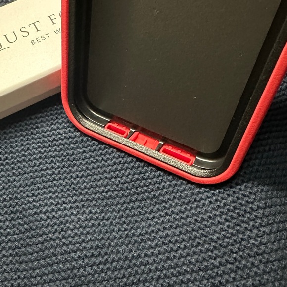 iPhone 15 Pro Max crashproof case - Picture 8 of 12